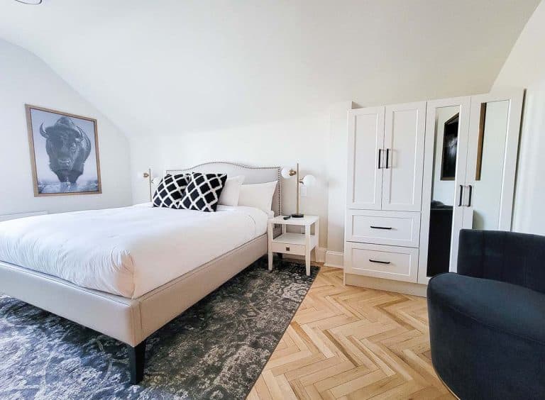 Guest Room Features 3